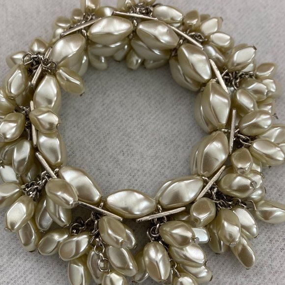 Vintage WHBM Cream/Ivory Pearl Stretch Bracelet - Picture 3 of 8
